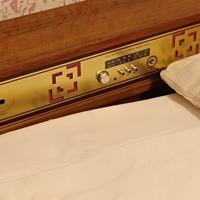 Testiera letto con radio incorporata
