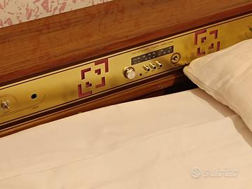 Testiera letto con radio incorporata