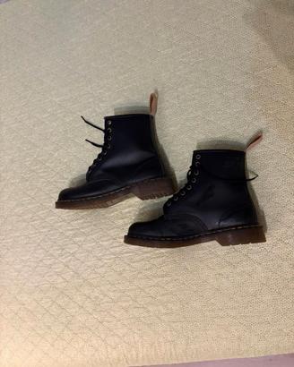 Dr. Martens stivaletto nero in pelle