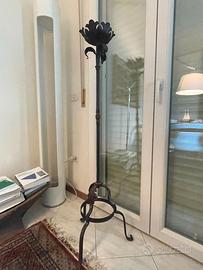 antico candelabro in ferro battuto