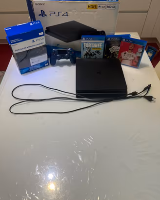 PS4 Slim 500GB Boxata + 2 Controller + 3 Giochi