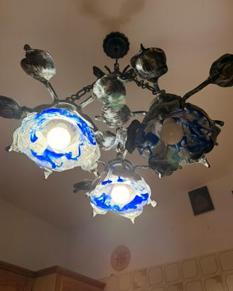 Lampadario con dettagli in vetro di murano
