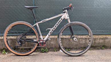 Bicicletta Cannondale 29 er carbonio