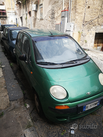 Auto con motore rotto