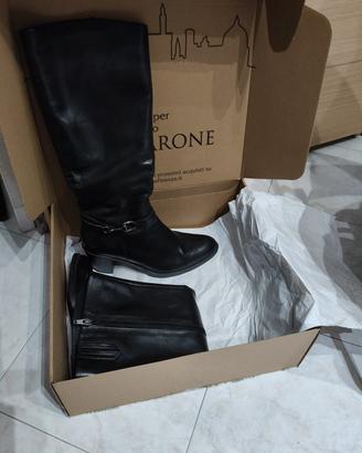 ko stivali donna  nuovi in pelle TG.41