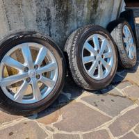 Cerchi R15 Toyota con gomme invernali consumate