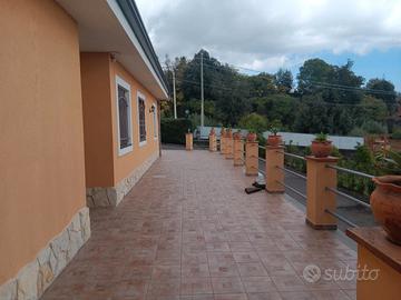 Aci S.Antonio villa con piscina