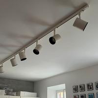 Binario illuminazione con fari iGuzzini