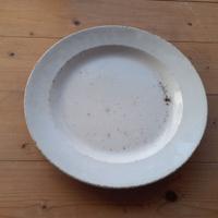 Antico Piatto in Ceramica Bianca