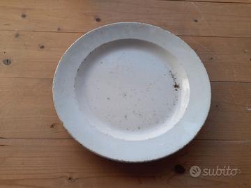 Antico Piatto in Ceramica Bianca
