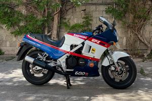 Kawasaki GPZ 600 R
