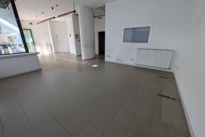Immobile di 100 m² a Pesaro