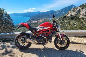 ducati monster 797 Red