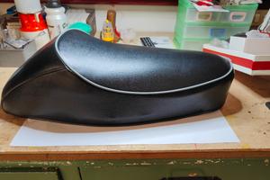 Sella Gobba Nera e Rigo Grigio Vespa 50 