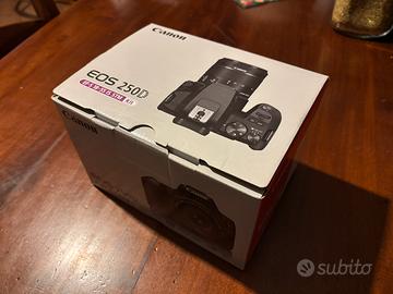 Canon Eos 250d + obiettivo Efs 15-55mm