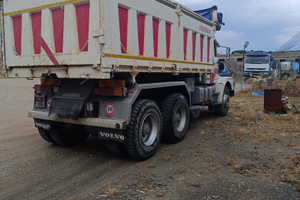 Volvo H12 tre assi musone