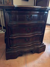 coppia di comodini in legno – eleganti