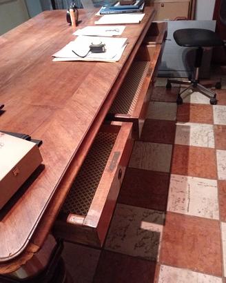 tavolo/ scrivania in legno massiccio