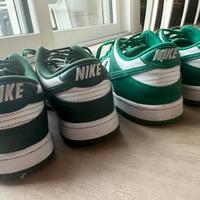 2 paia di nike dunk