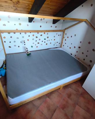 Letto a forma di casetta + materasso