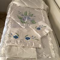 Parure letto singolo ricamata a mano