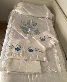 Parure letto singolo ricamata a mano