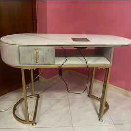 Tavolo per onicotecnica