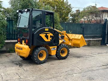 P132 Mini pala cabinata - terna 4x4x4 targata