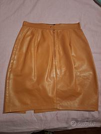Gonna arancione in pelle