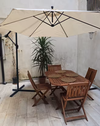 Set giardino legno, tavolo sedie e ombrellone 