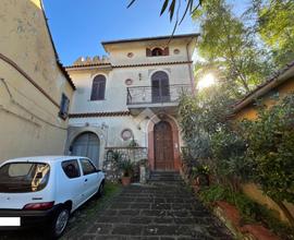 CASA SEMINDIPENDENTE A BARONISSI