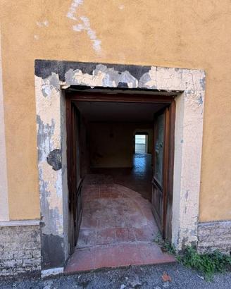 Immobile di 250 m² con 5 locali a Frosinone