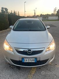 Opel astra berlina con gancio traino NEOPATENTATI