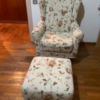 Poltrona e poggiapiedi di poltrone e sofà