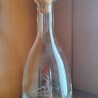 Bottiglia vintage in vetro trasparente,