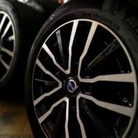 Cerchi in lega 16" + gomme volvo V 40