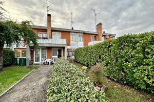 VILLASCHIERA TRICAMERE BISERVIZI