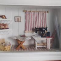 Quadro vetrinetta da parete in legno arredato cuci