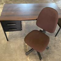 SCRIVANIA E SEDIA GIREVOLE UFFICIO