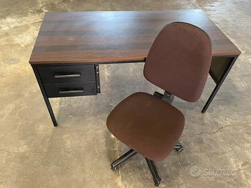 SCRIVANIA E SEDIA GIREVOLE UFFICIO