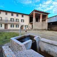 Casa indipendente tricamere con ampio giardino