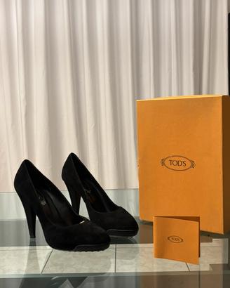 Scarpa con tacco nero in camoscio Tod’s