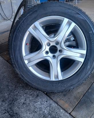 gomme con cerchi in lega