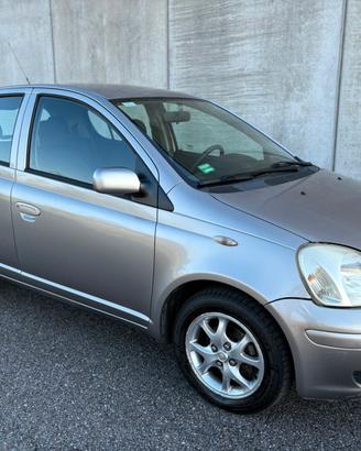 Toyota Yaris 1.3 5 porte 87CV *NEOPATENTATI*