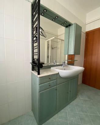 Mobile bagno completo di lavello