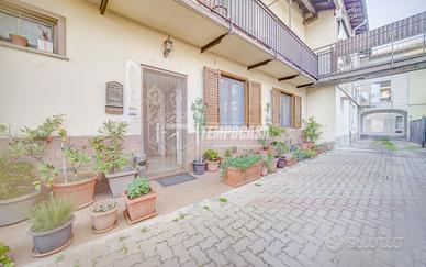 Terra cielo indipendente tre locali doppi servizi