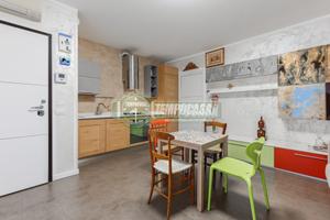 BILOCALE CON TERRAZZO A CARNATE ALTA