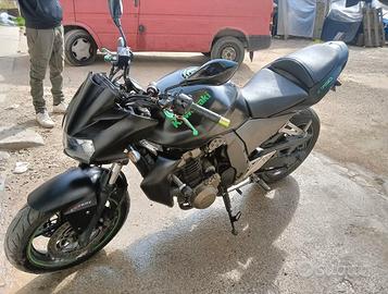 Kawasaki Z750 - Carattere e zero compromessi