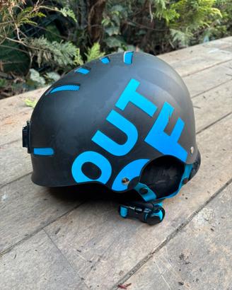 Casco out of sbowboard
