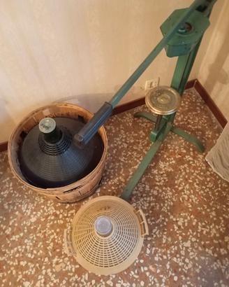 Damigiane, tappatrice e tappi da
